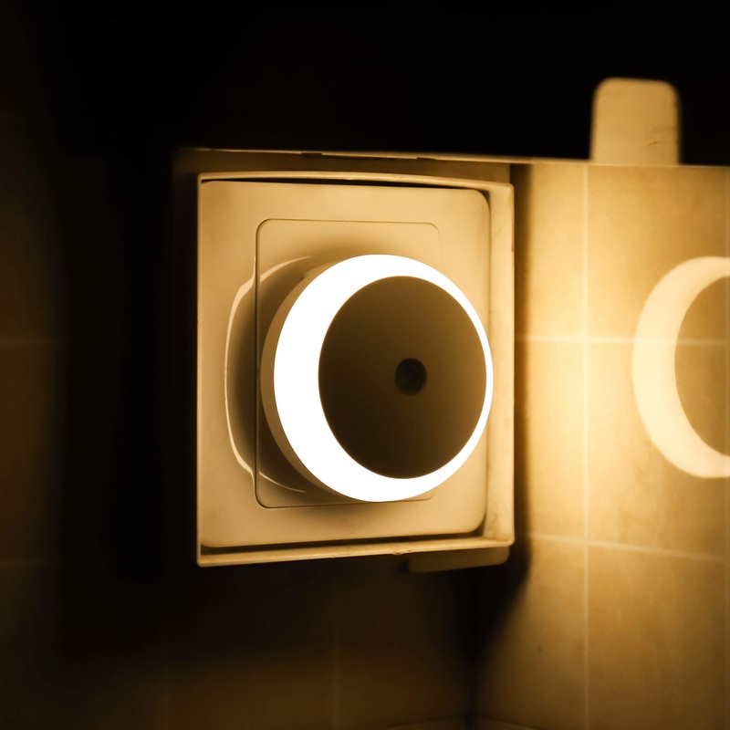 Night plug socket light with twilight sensor warm white energy -efficient light sensor smart night light for bedrooms bathroom kitchen round 2 pack