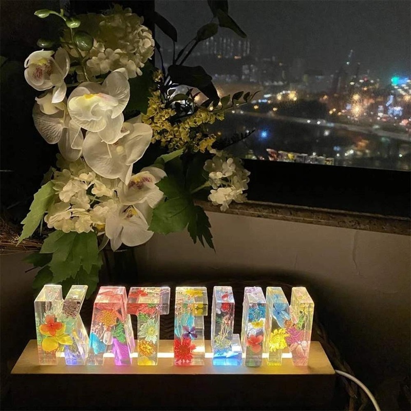 Personalized flower resin letter light diy handmade user -defined name letter lamp home decoration gift for family lovers friends night lamp usb top romantic lighting color 6 letters