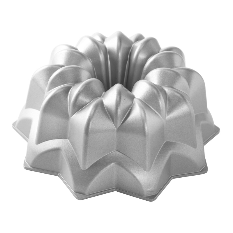 Nordic Ware Nonstick Aluminum Vintage Star Bundt Cake Pan
