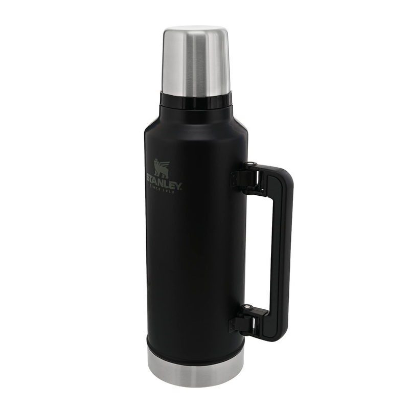 Stanley Classic Legendary Thermos bottle 1.9l – Thermos lasts 45 hours hot or cold – stainless steel thermos – BPA -free – dishwasher -safe – matt black 1.9l matte black